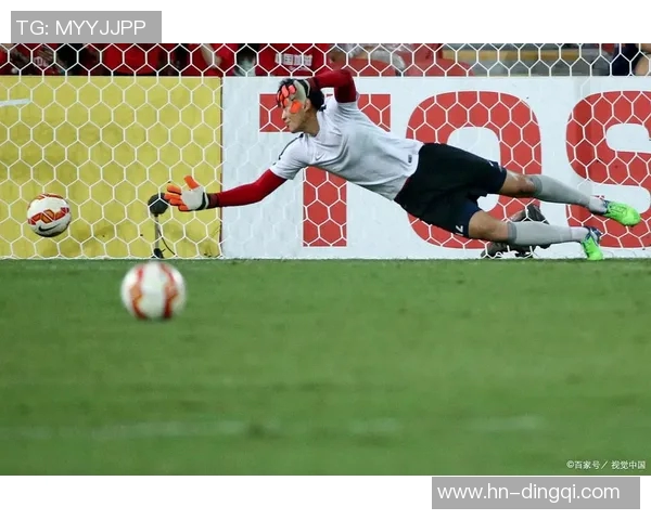 足球明星常用绝招揭秘让你在球场上如虎添翼的技巧与战术分析