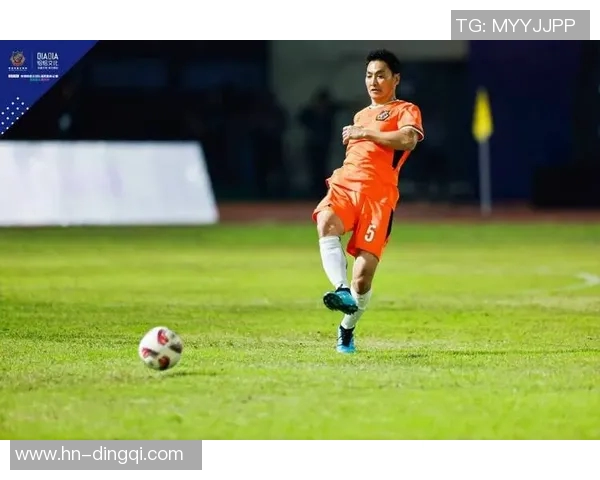 闪耀绿茵场的魅力足球明星与珠宝的华丽碰撞