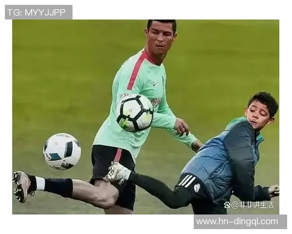 头顶裁判的足球明星如何在绿茵场上逆风翻盘的传奇故事 头顶裁判的足球明星如何在绿茵场上逆风翻盘的传奇故事