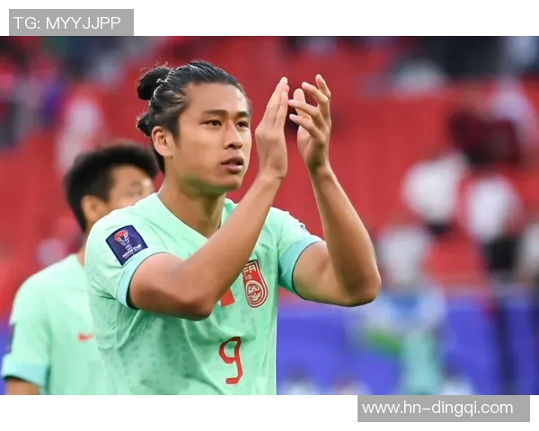 足球明星发型演变全景图揭秘从经典到时尚的风格变迁 足球明星发型演变全景图揭秘从经典到时尚的风格变迁